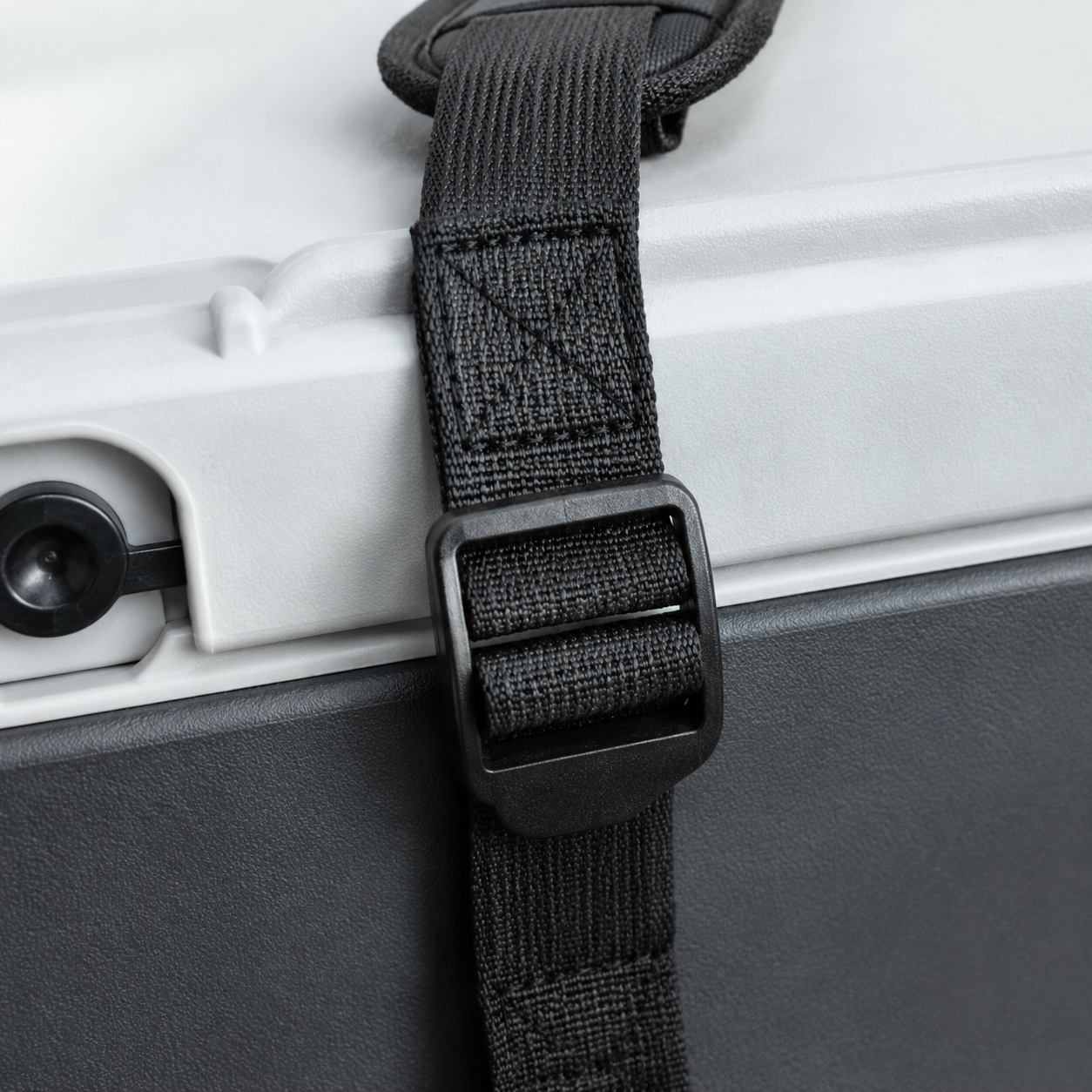 Cooler Tie-Down Strap Set insulation and build detail