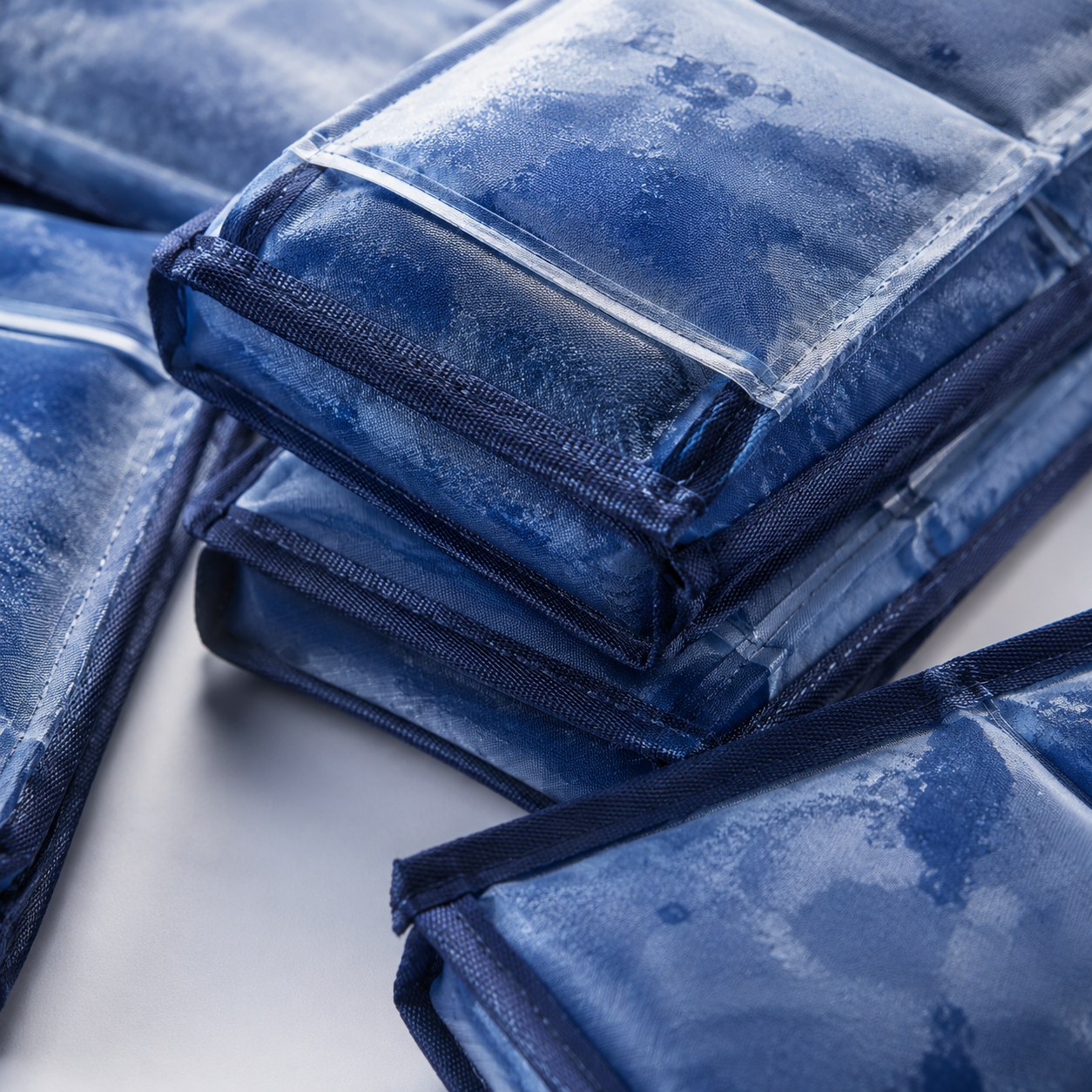 Reusable Ice Packs (8) insulation and build detail